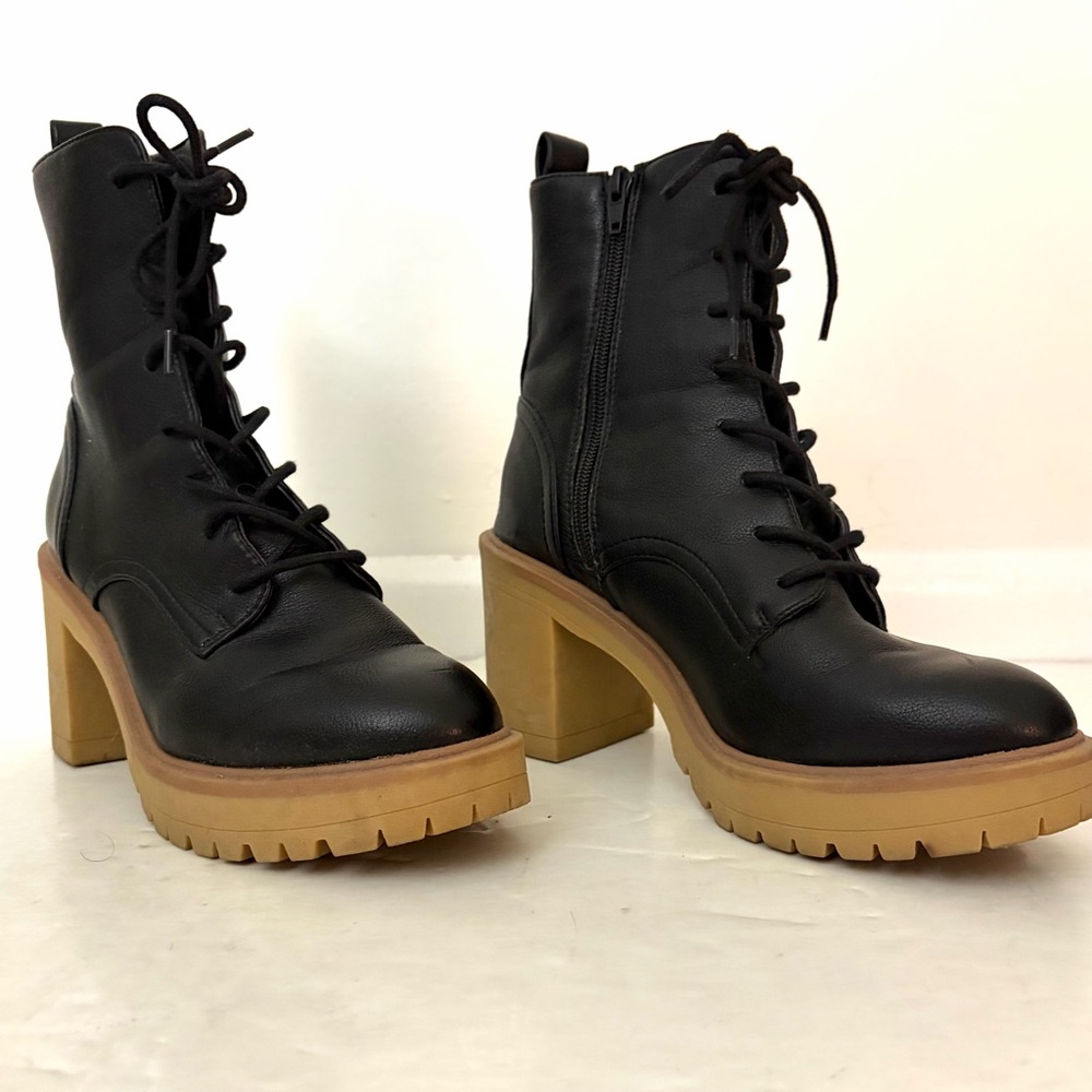 Dolce Vita Black Combat Boots Lug Sole Block Heel Size 8.5 - Picture 4 of 8